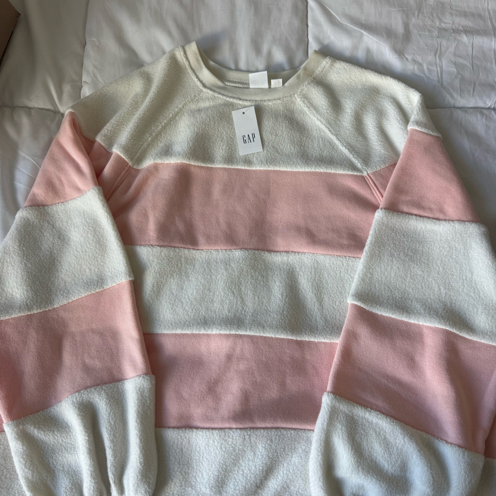 Nwt Gap Striped sweater Small